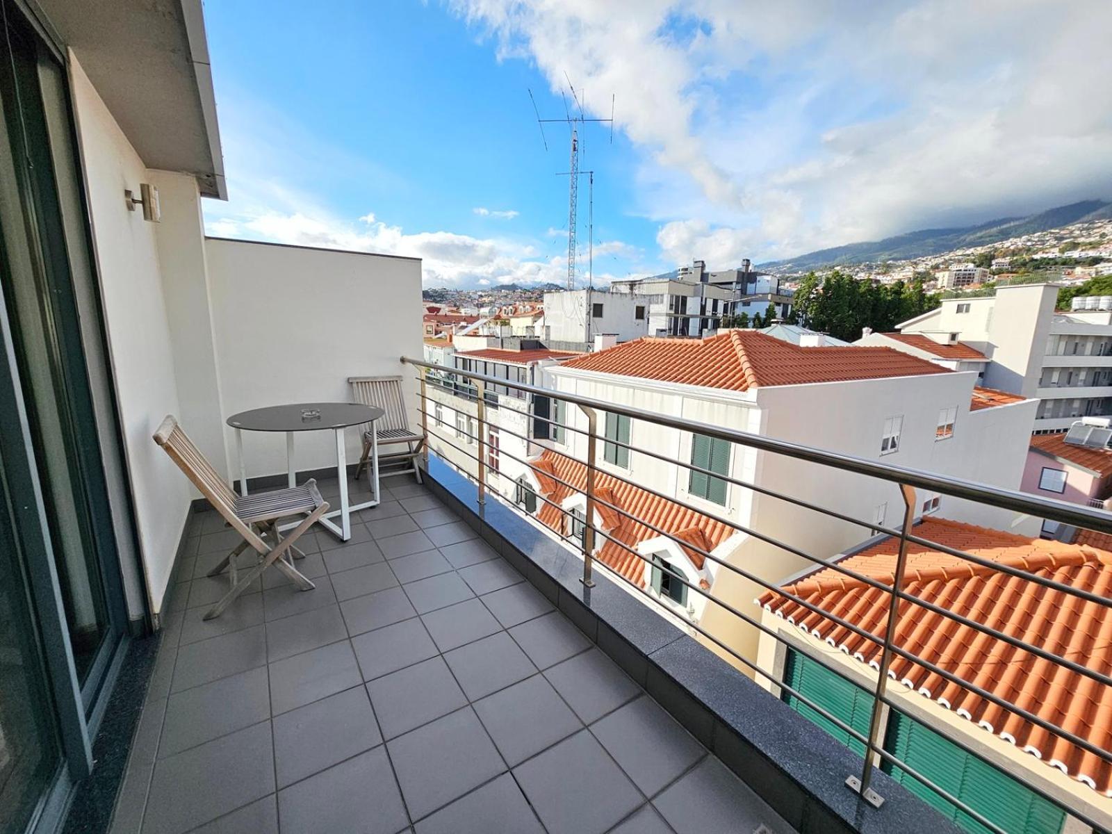 Anadia Atrium Apartment ฟุงชาล ภายนอก รูปภาพ
